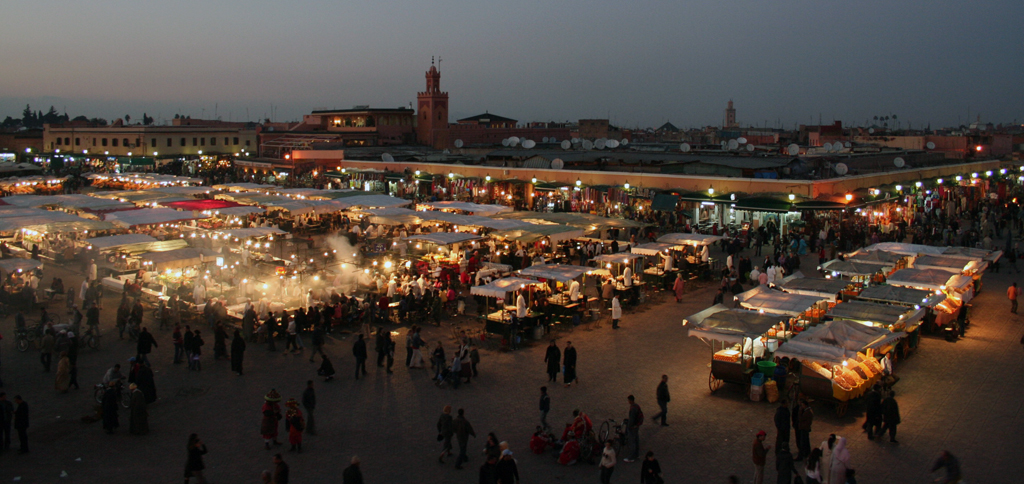 Place Jamaâ El Fna ~ Marrakech ~ Maroc ~ 13 février 2006